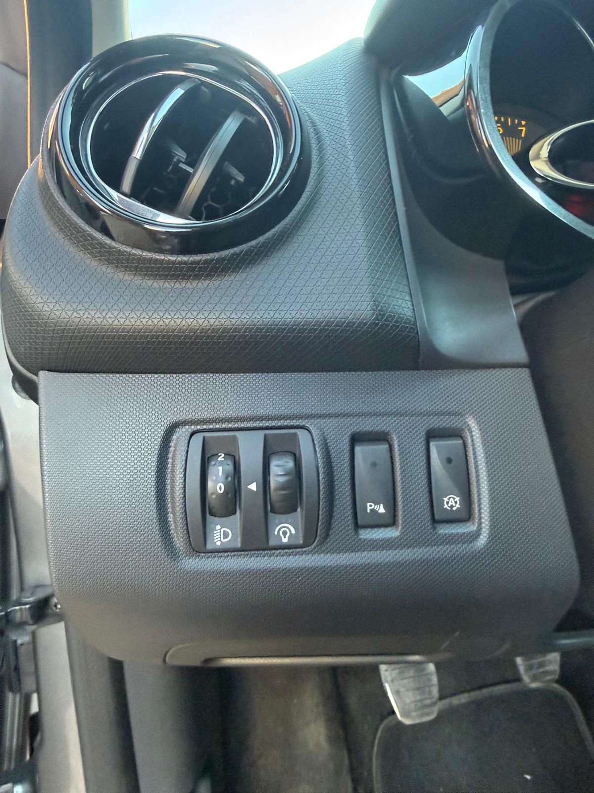 RENAULT RENAULT Clio Limited Edition (2013)