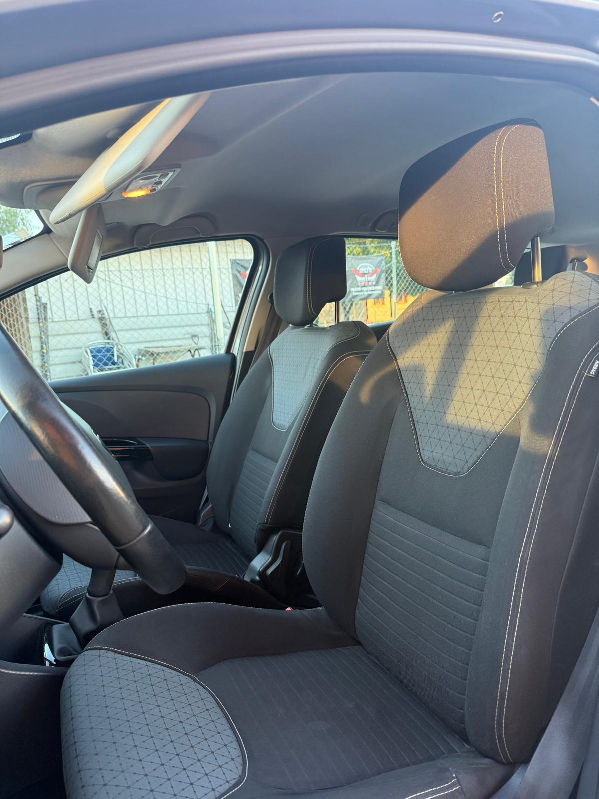 RENAULT RENAULT Clio Limited Edition (2013)