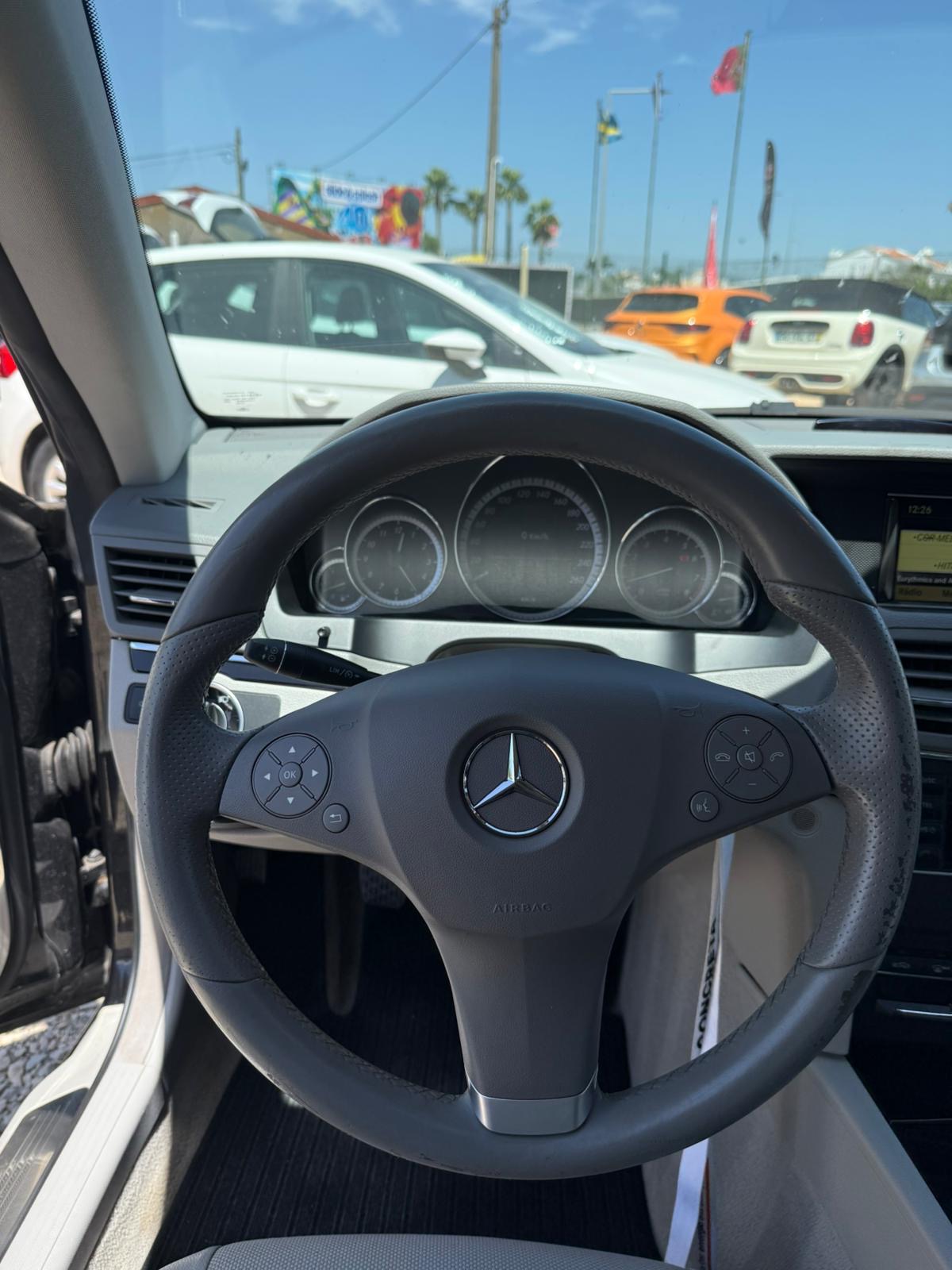 MERCEDES-BENZ MERCEDES-BENZ E 200 BlueEFFICIENCY (2011)