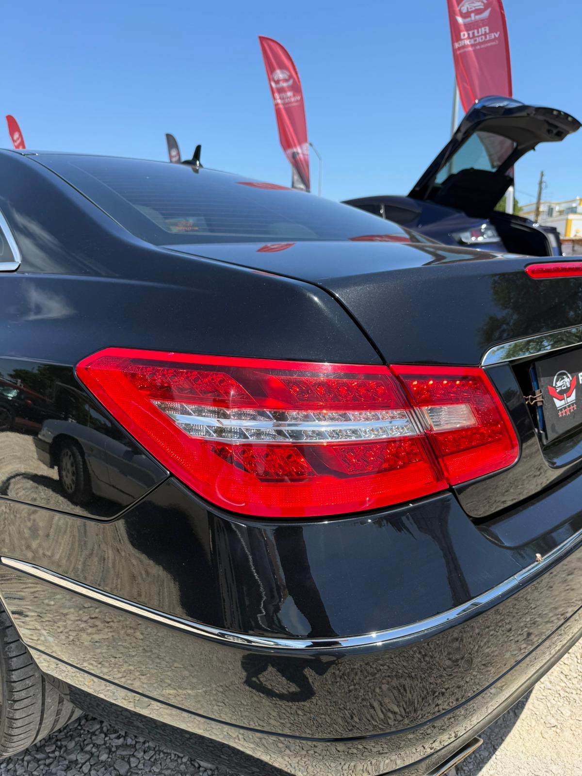 MERCEDES-BENZ MERCEDES-BENZ E 200 BlueEFFICIENCY (2011)