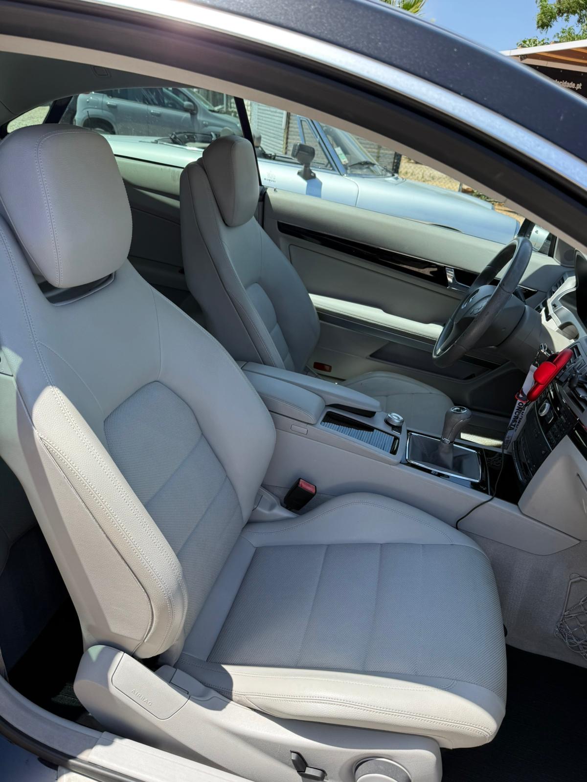 MERCEDES-BENZ MERCEDES-BENZ E 200 BlueEFFICIENCY (2011)