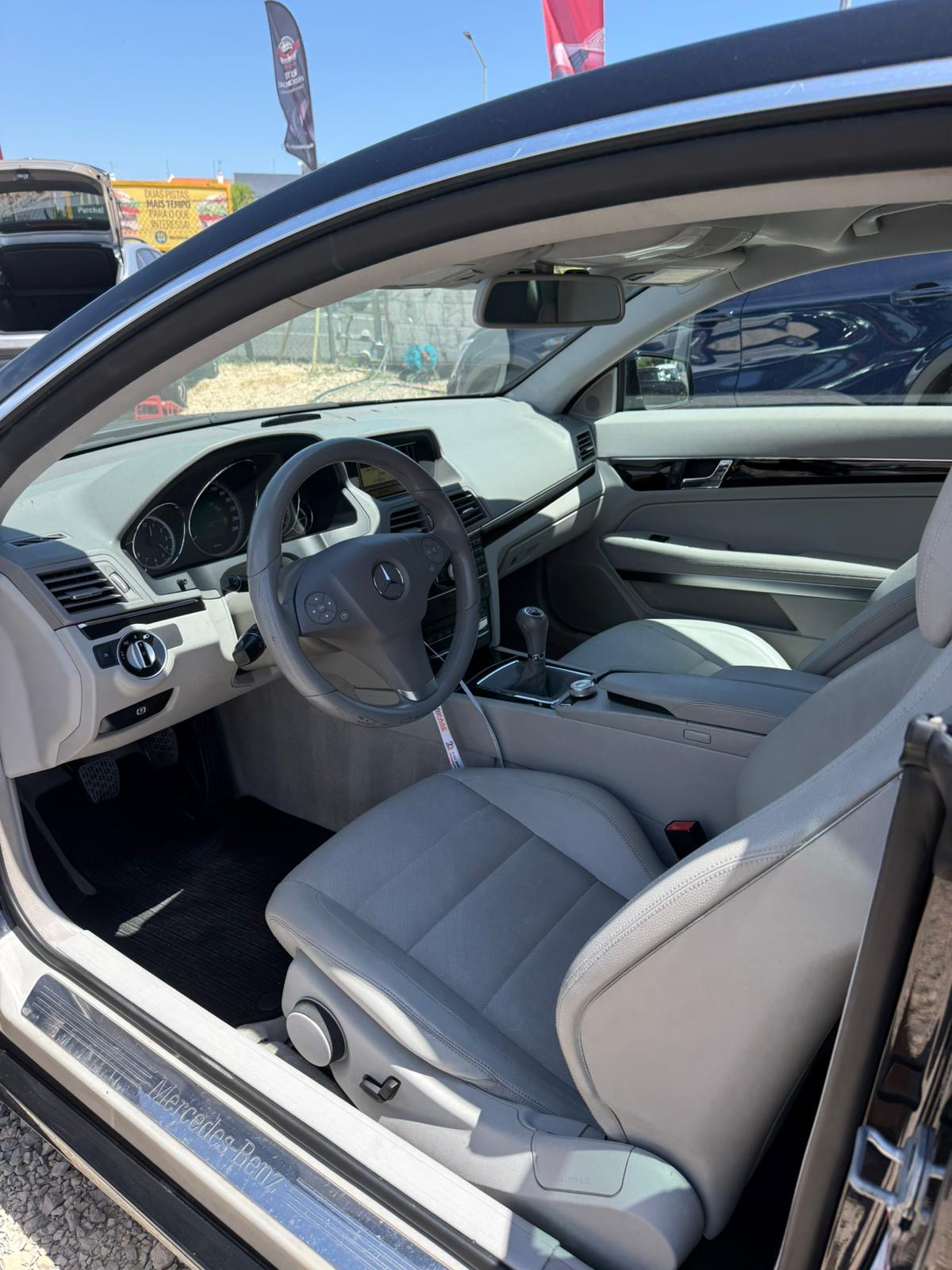 MERCEDES-BENZ MERCEDES-BENZ E 200 BlueEFFICIENCY (2011)