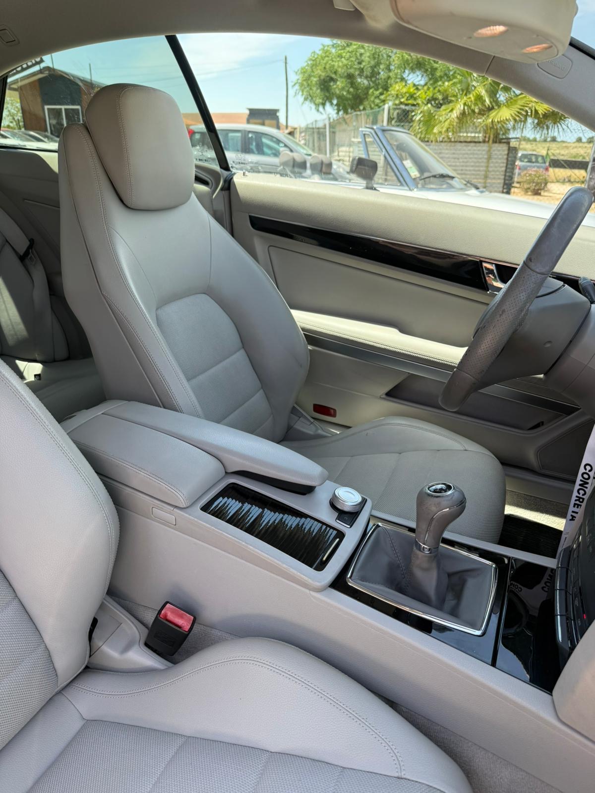 MERCEDES-BENZ MERCEDES-BENZ E 200 BlueEFFICIENCY (2011)