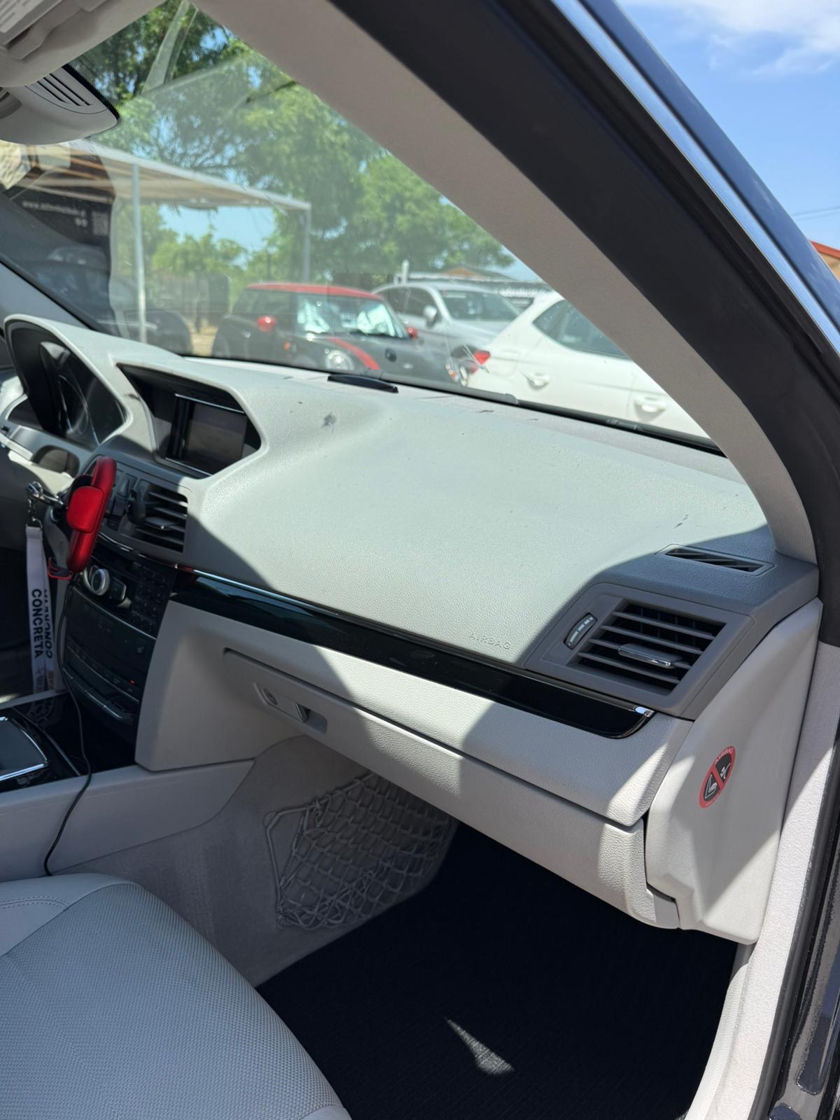 MERCEDES-BENZ MERCEDES-BENZ E 200 BlueEFFICIENCY (2011)
