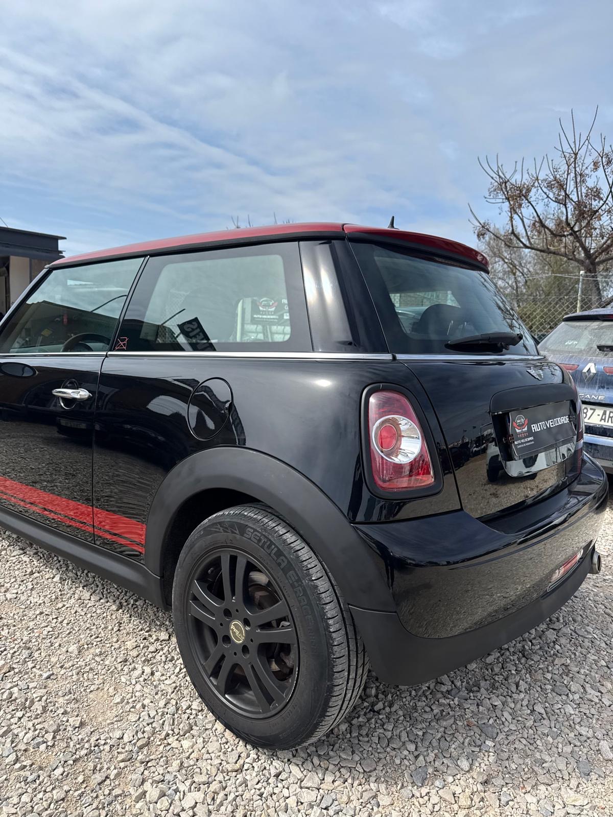 MINI MINI Cooper 1.6 (2011)