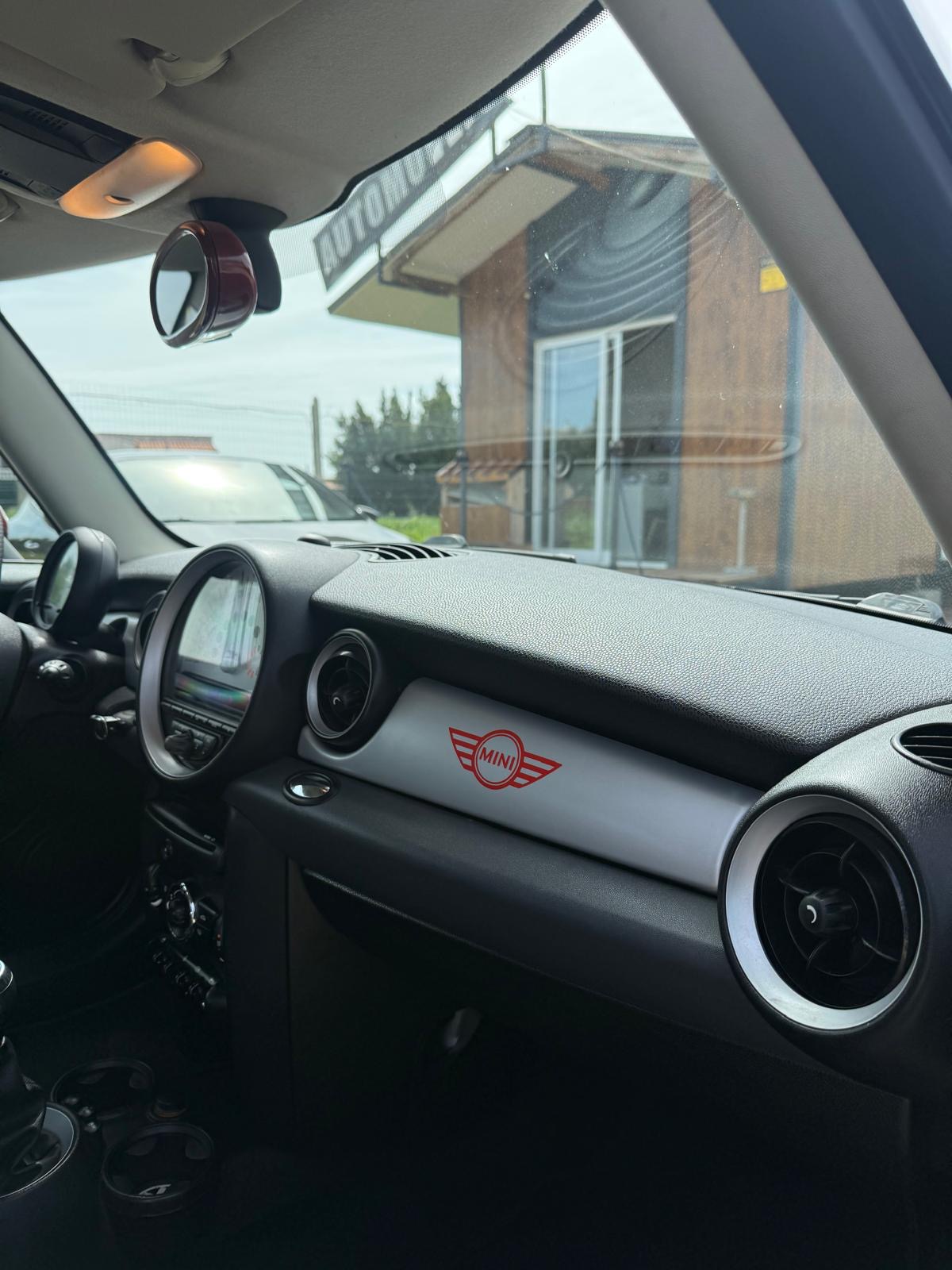 MINI MINI Cooper 1.6 (2011)