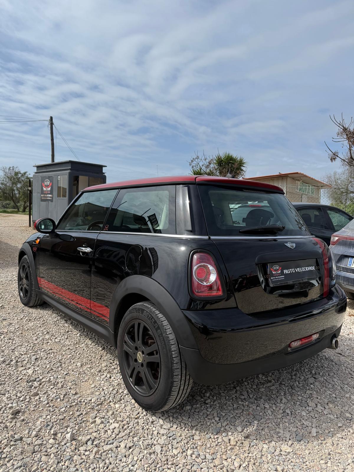 MINI MINI Cooper 1.6 (2011)