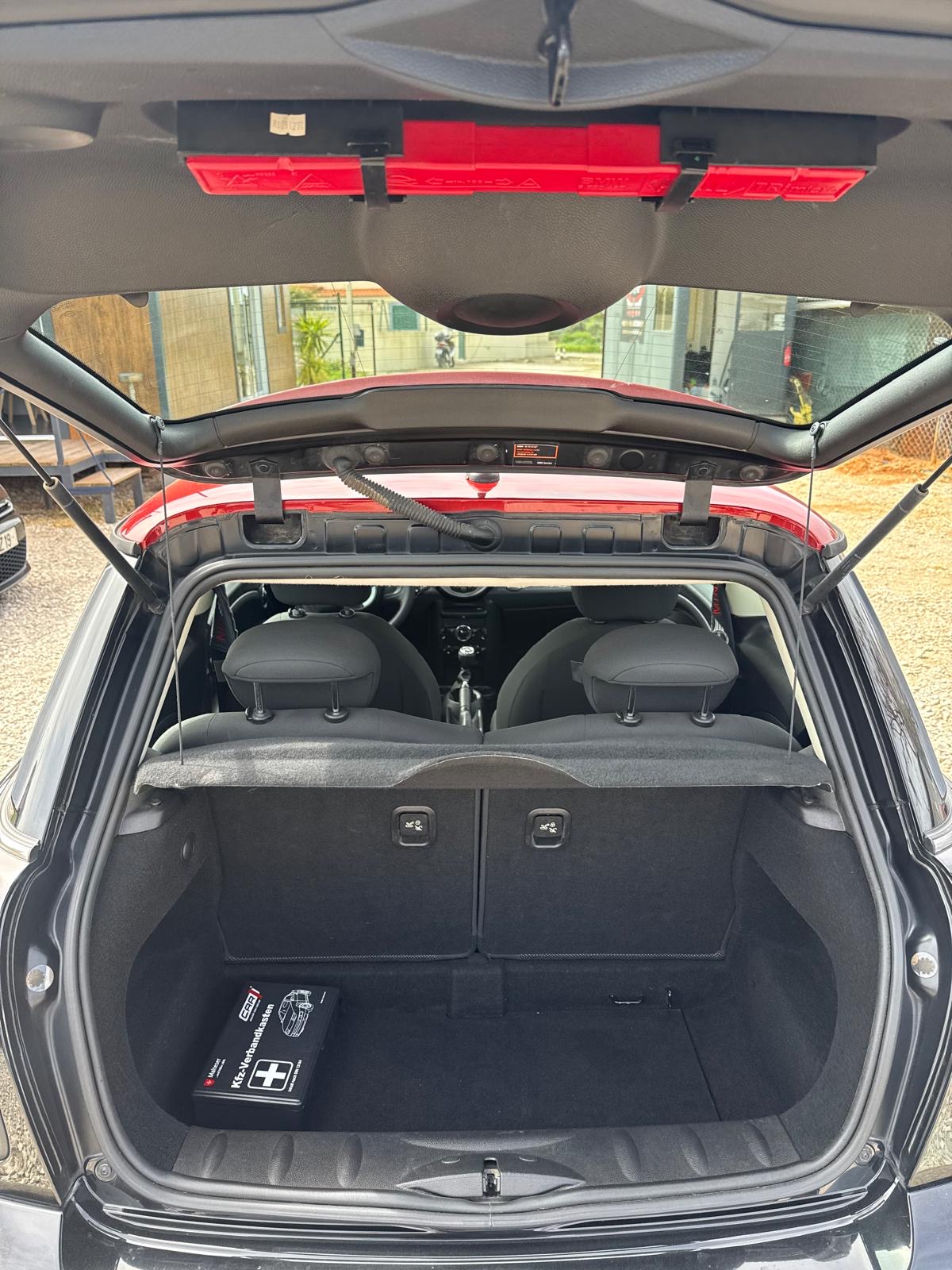 MINI MINI Cooper 1.6 (2011)