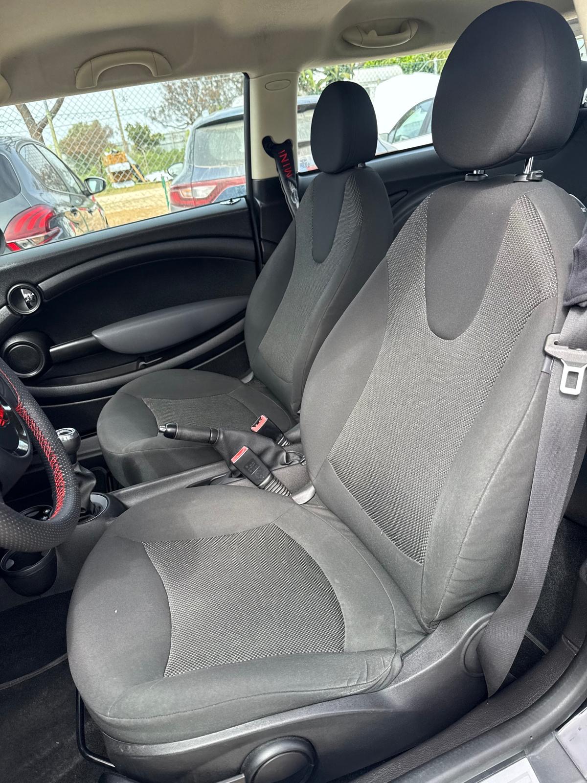 MINI MINI Cooper 1.6 (2011)