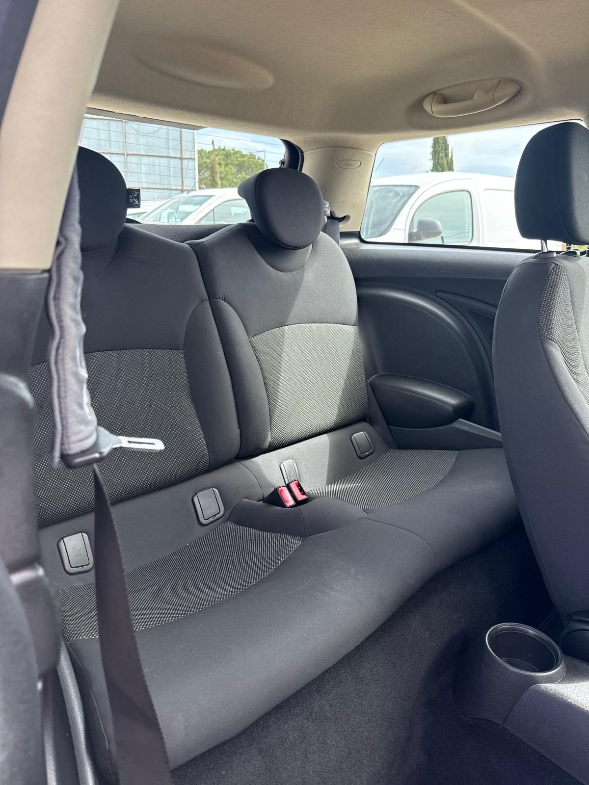 MINI MINI Cooper 1.6 (2011)