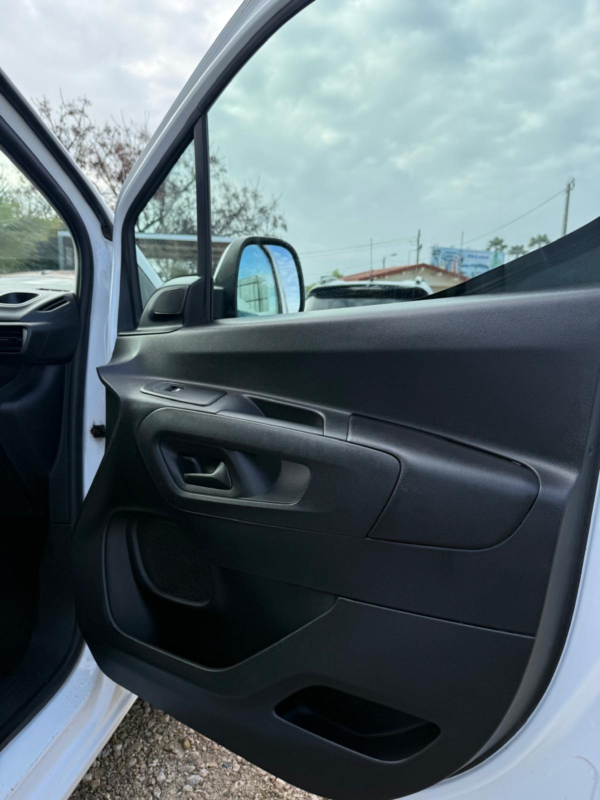 OPEL OPEL Combi 1.5 (2021)