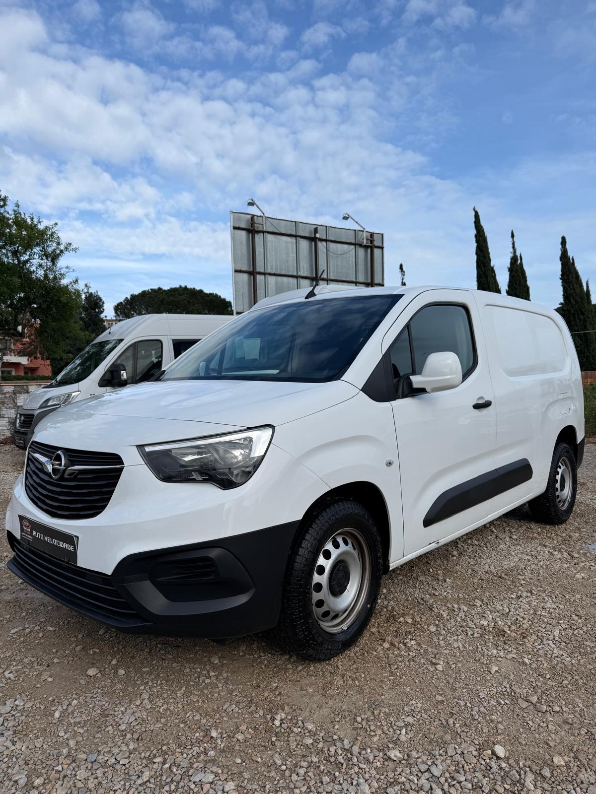 OPEL OPEL Combi 1.5 (2021)