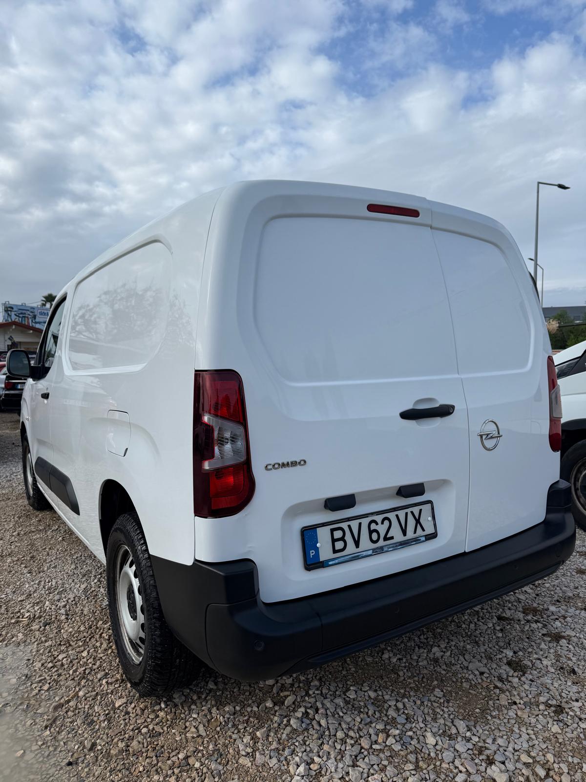 OPEL OPEL Combi 1.5 (2021)