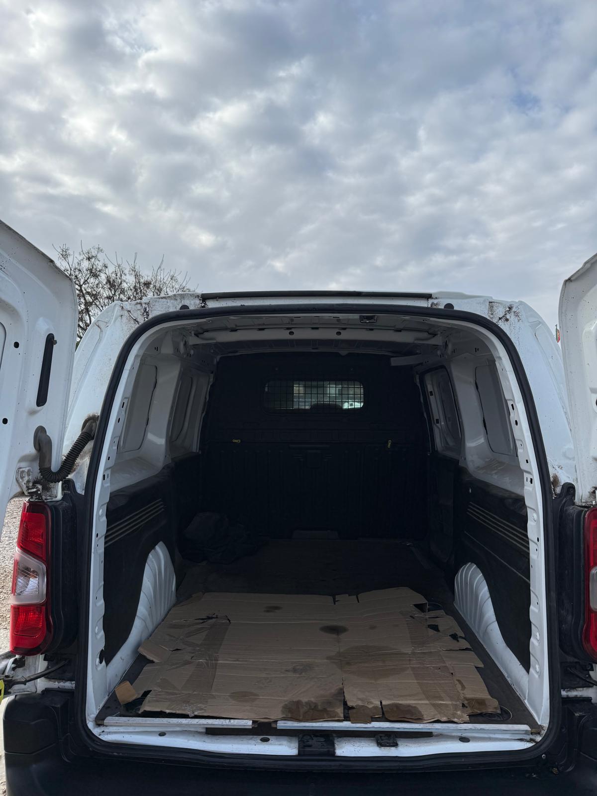 OPEL OPEL Combi 1.5 (2021)