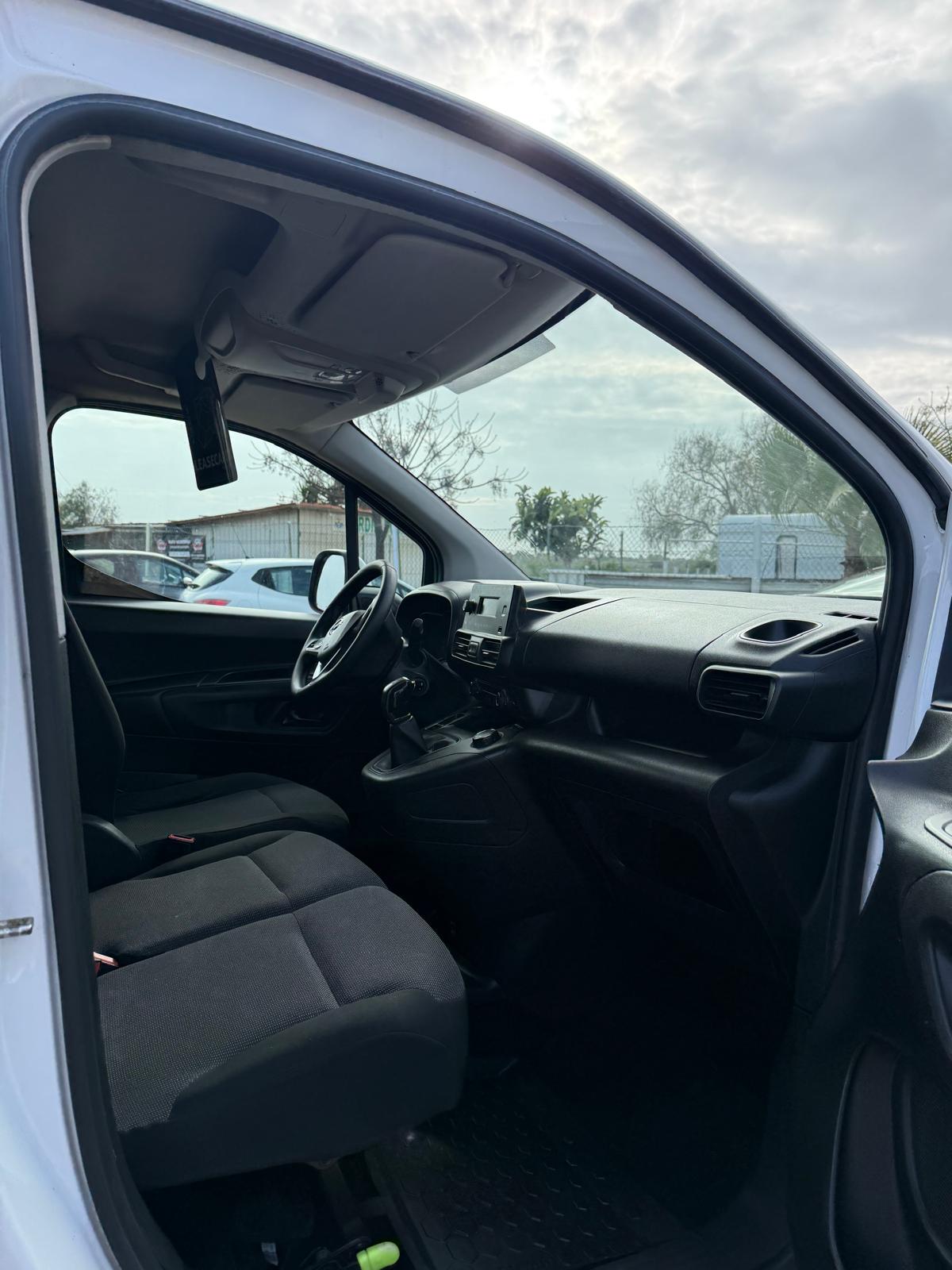 OPEL OPEL Combi 1.5 (2021)