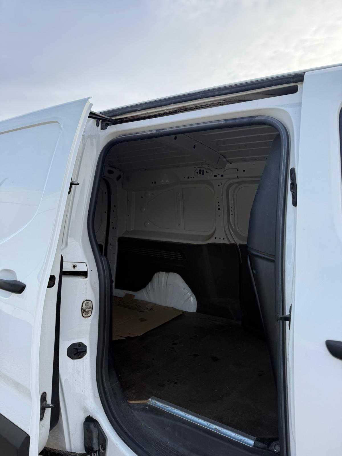 OPEL OPEL Combi 1.5 (2021)