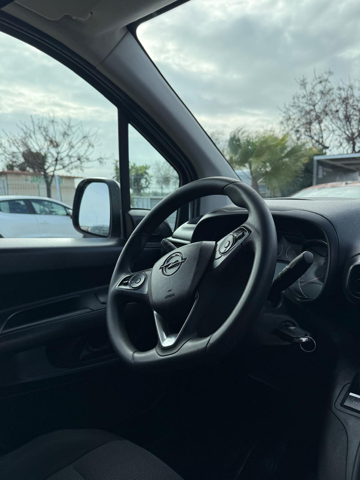 OPEL OPEL Combi 1.5 (2021)