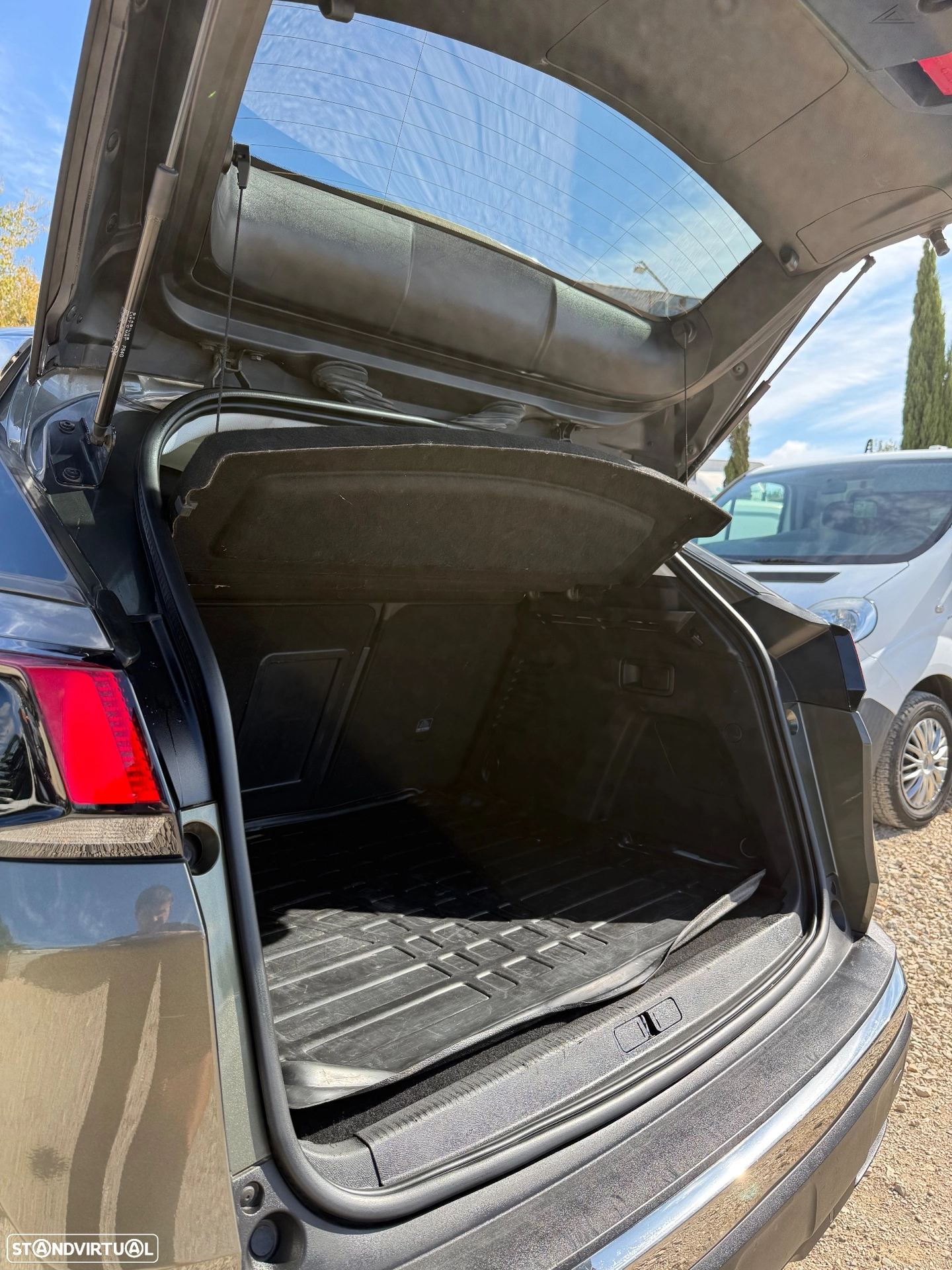 PEUGEOT PEUGEOT 3008 PureTech 130 Stop & Start GPF EAT8 Allure (2017)