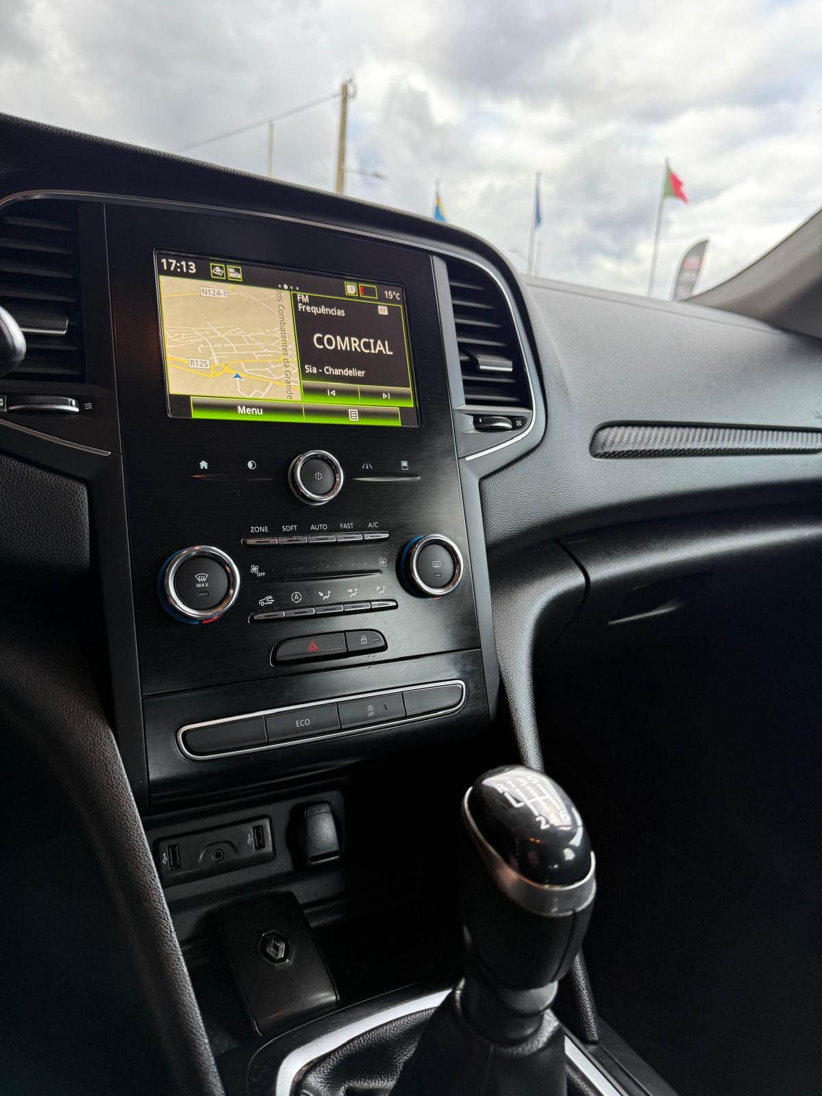 RENAULT RENAULT Megane 1.5 DCI Preto Pérola (2020)