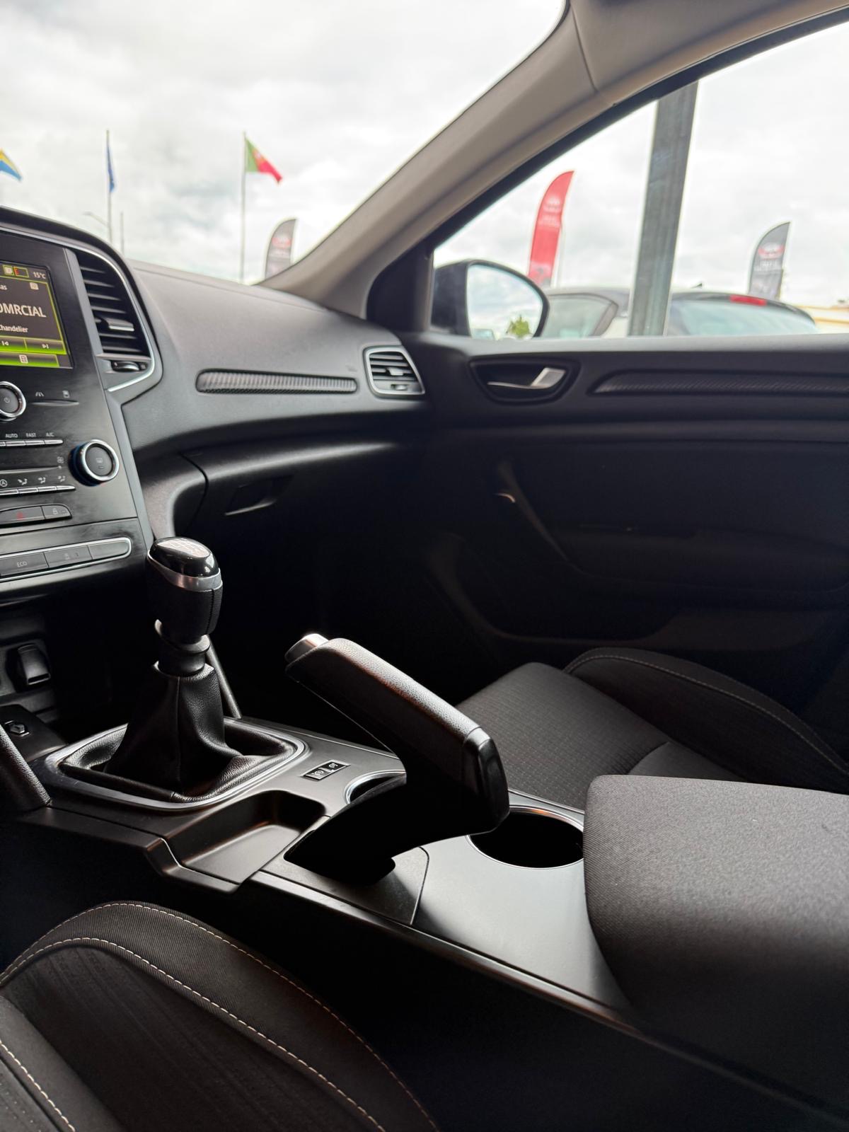 RENAULT RENAULT Megane 1.5 DCI Preto Pérola (2020)