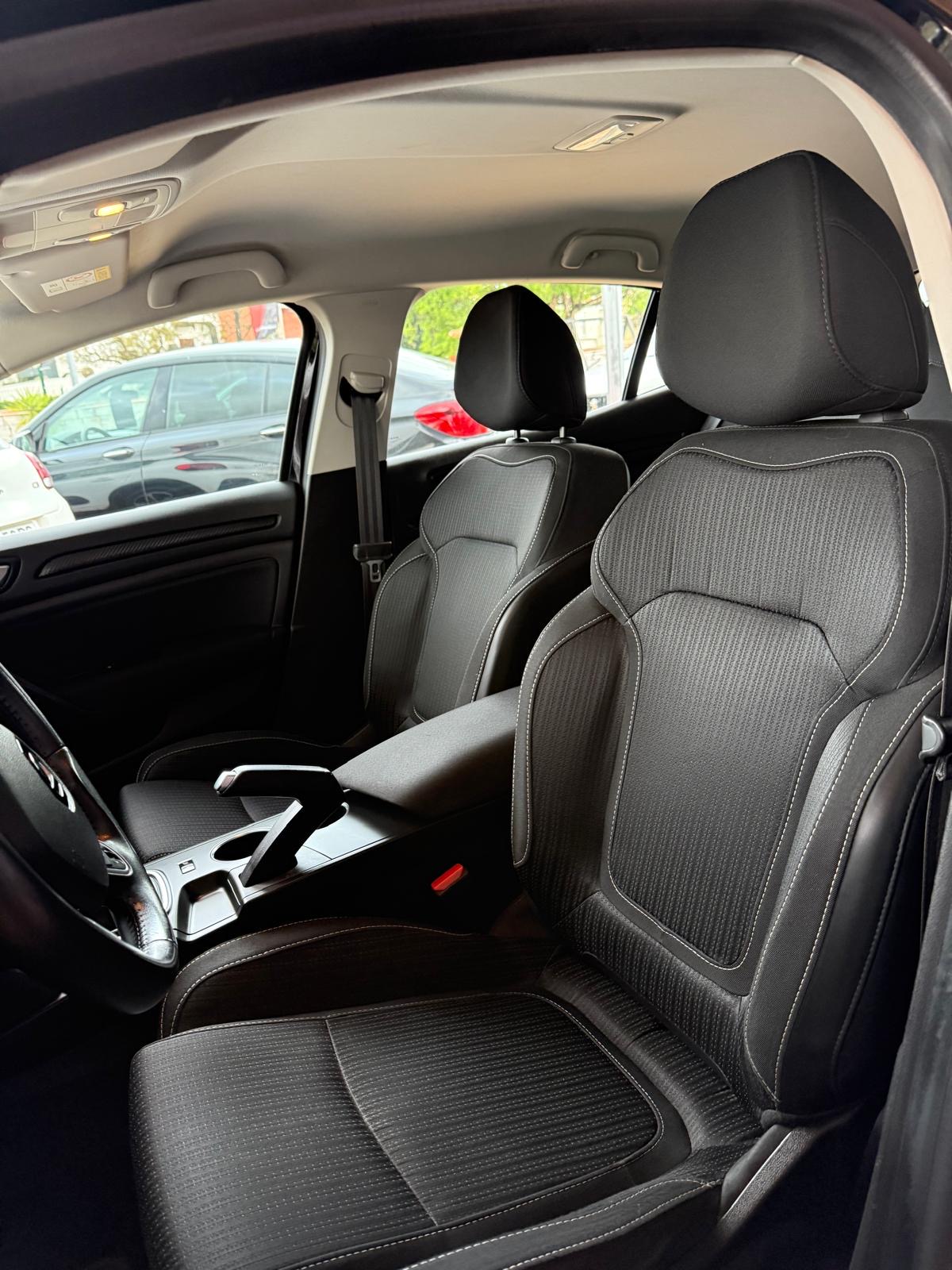 RENAULT RENAULT Megane 1.5 DCI Preto Pérola (2020)